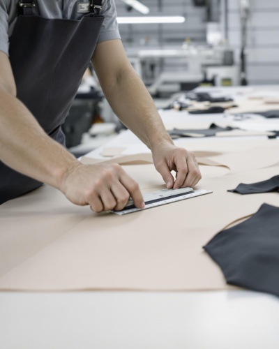 Manual cutting of an elastic material for shapewear